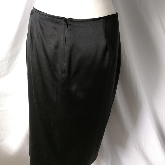 Silk skirt with zippers on each side - Picture 6 of 6